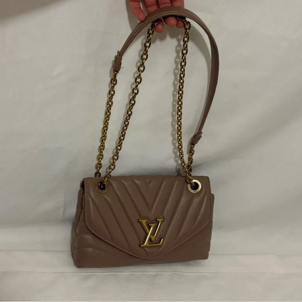 LV “Look a Like” Tan Wave Chain Shoulder Bag - Picture 2 of 14